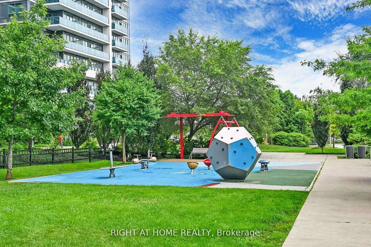 7161, Yonge, Grandview, Markham