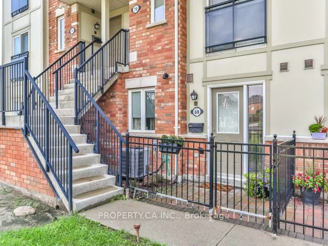 2285, Bur Oak, Greensborough, Markham