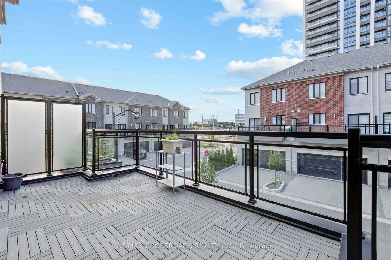 10, Active, Commerce Valley, Markham