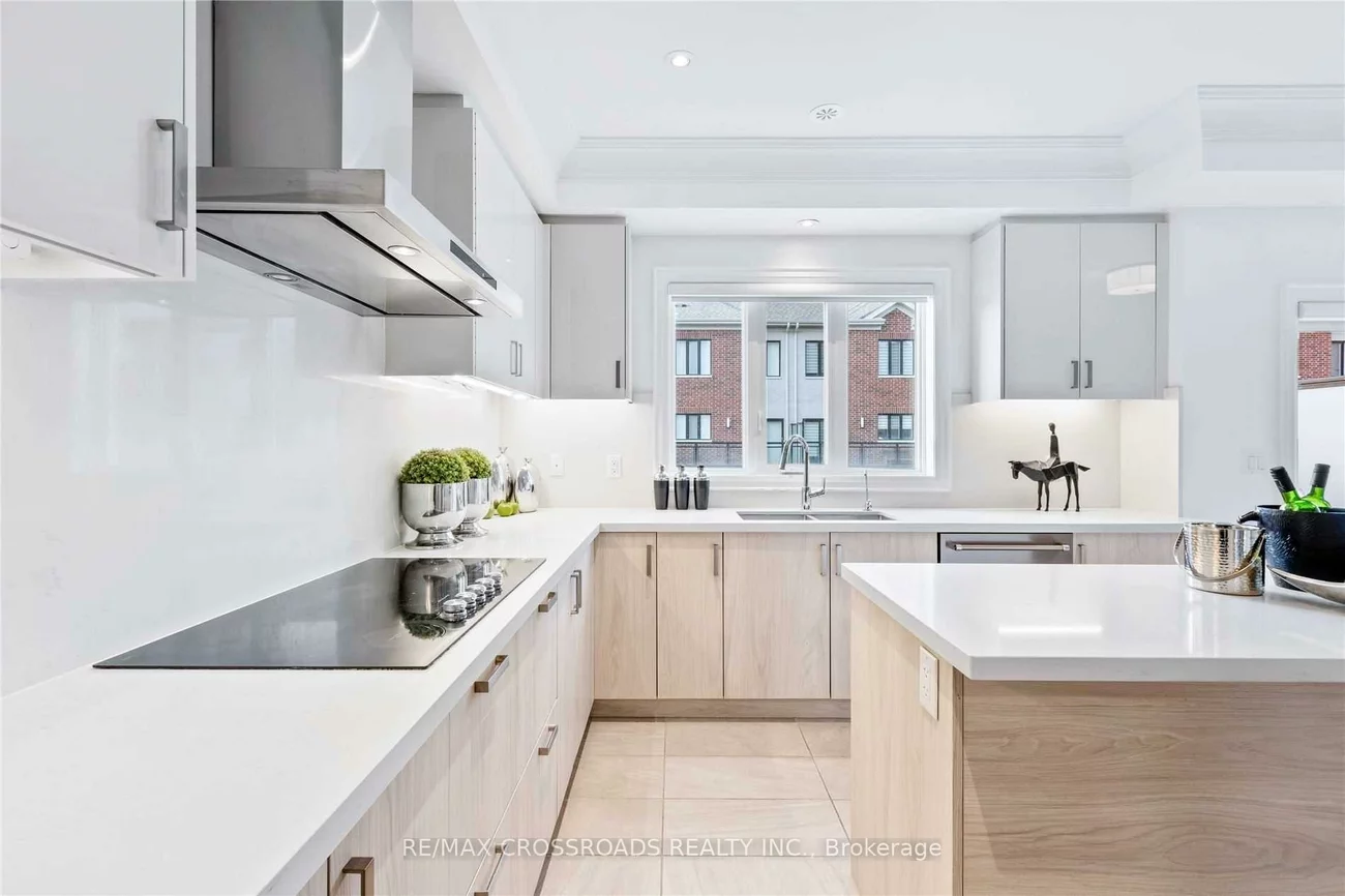 10, Active, Commerce Valley, Markham