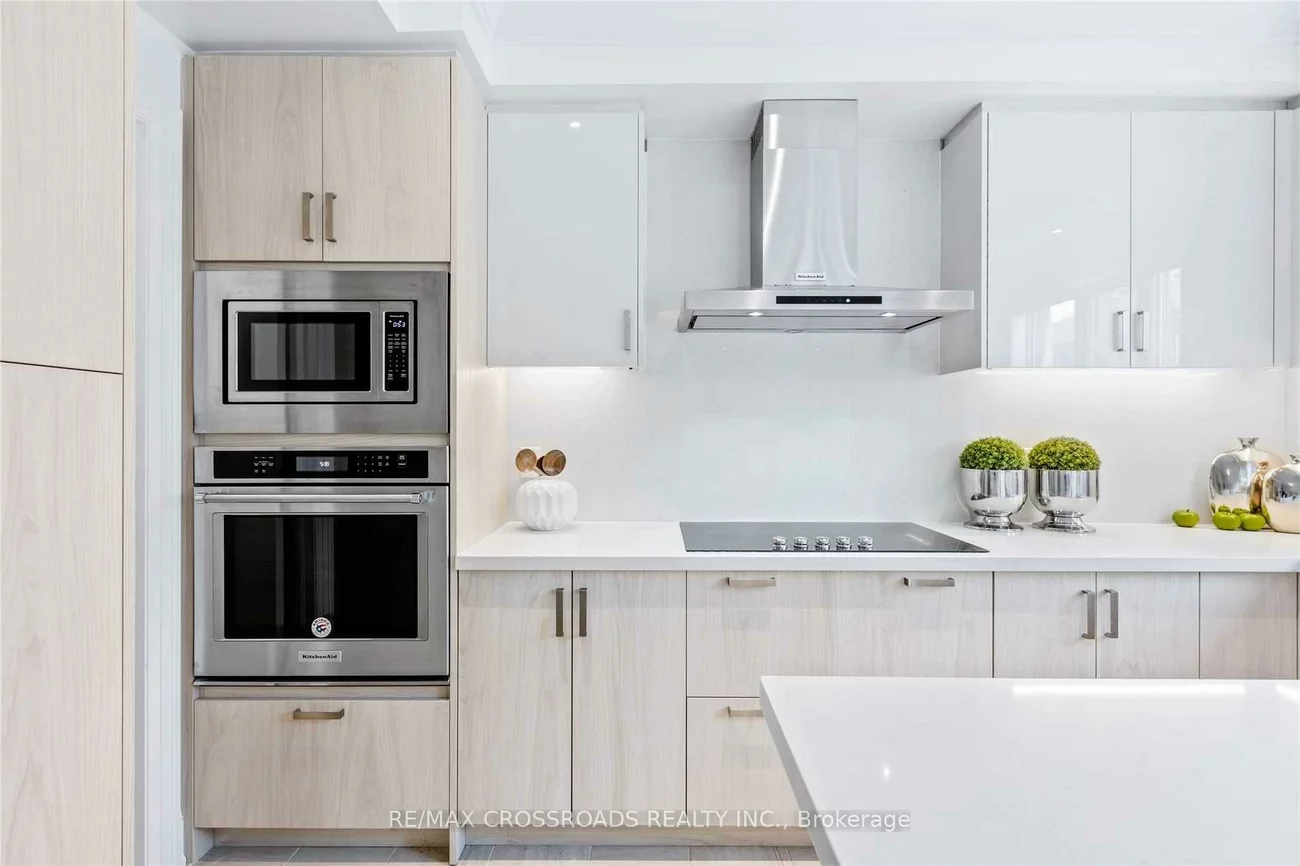 10, Active, Commerce Valley, Markham