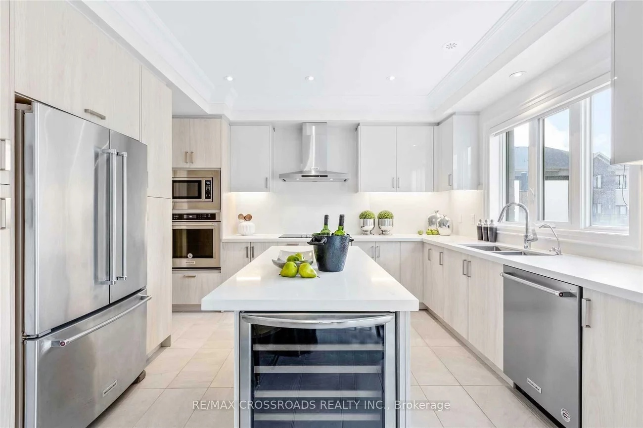 10, Active, Commerce Valley, Markham