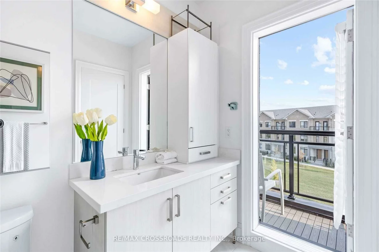 10, Active, Commerce Valley, Markham