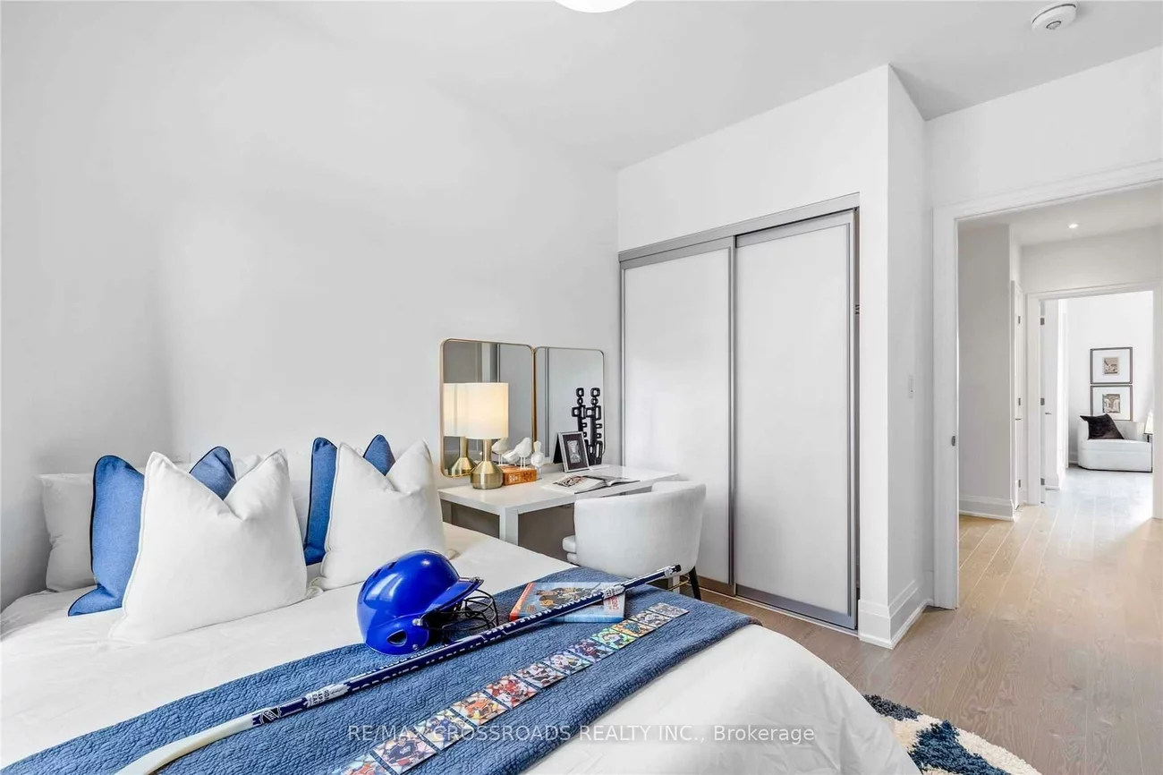10, Active, Commerce Valley, Markham