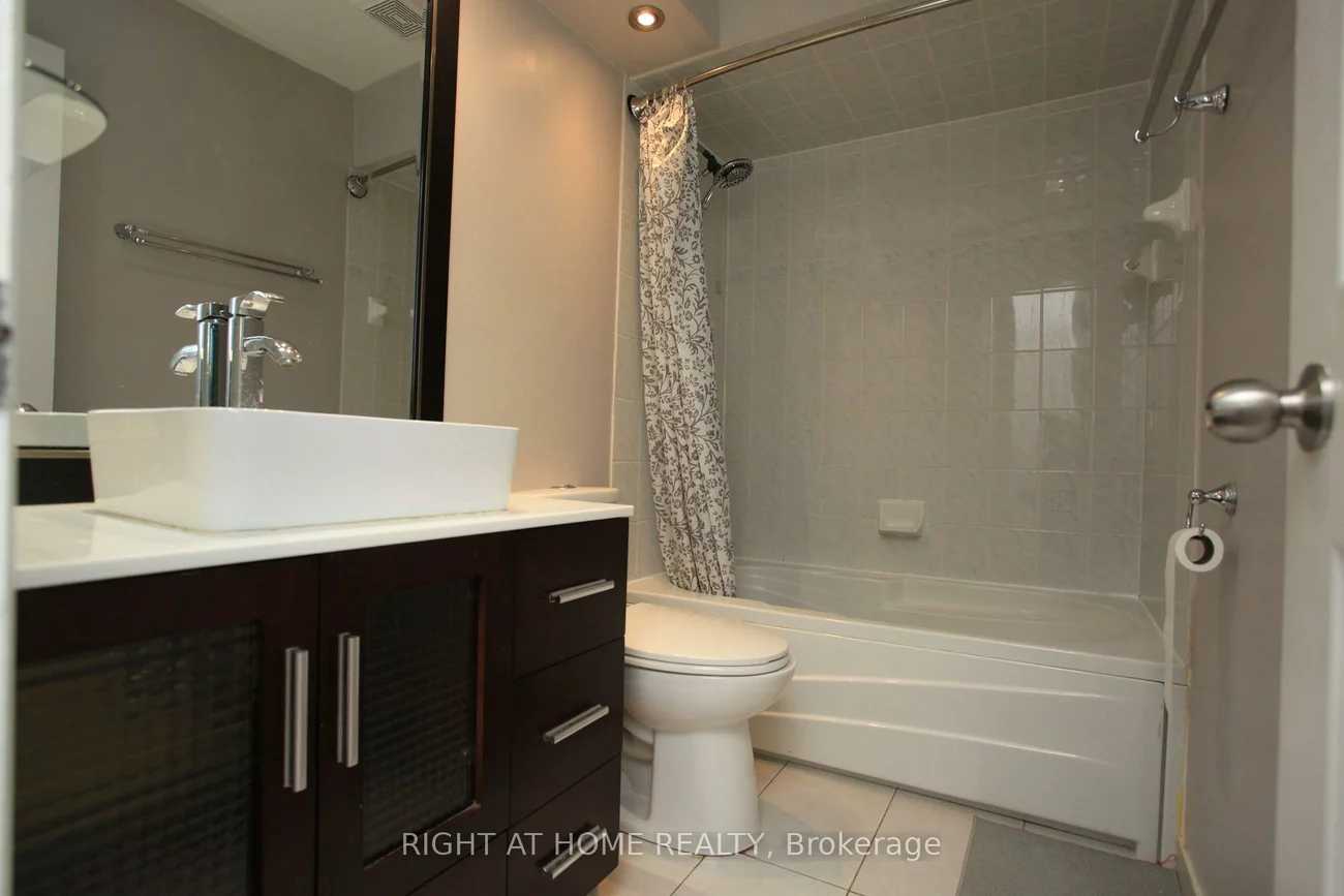 38, THE CARRIAGE, Royal Orchard, Markham