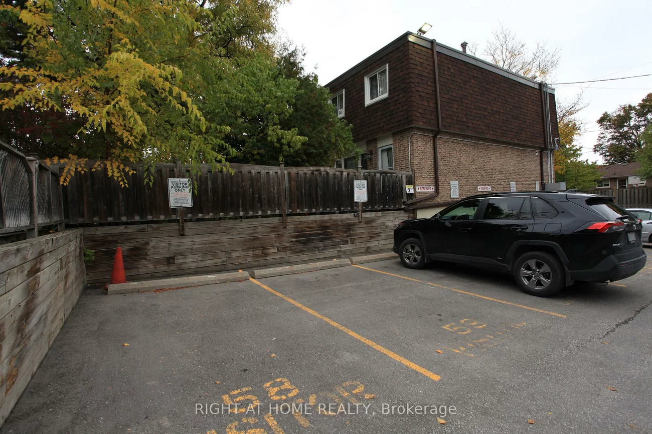 38, THE CARRIAGE, Royal Orchard, Markham