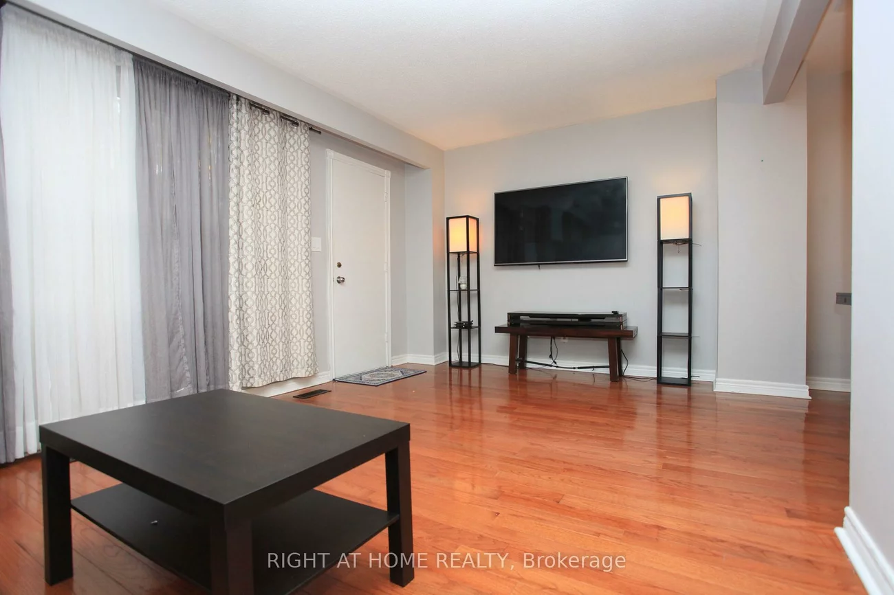 38, THE CARRIAGE, Royal Orchard, Markham