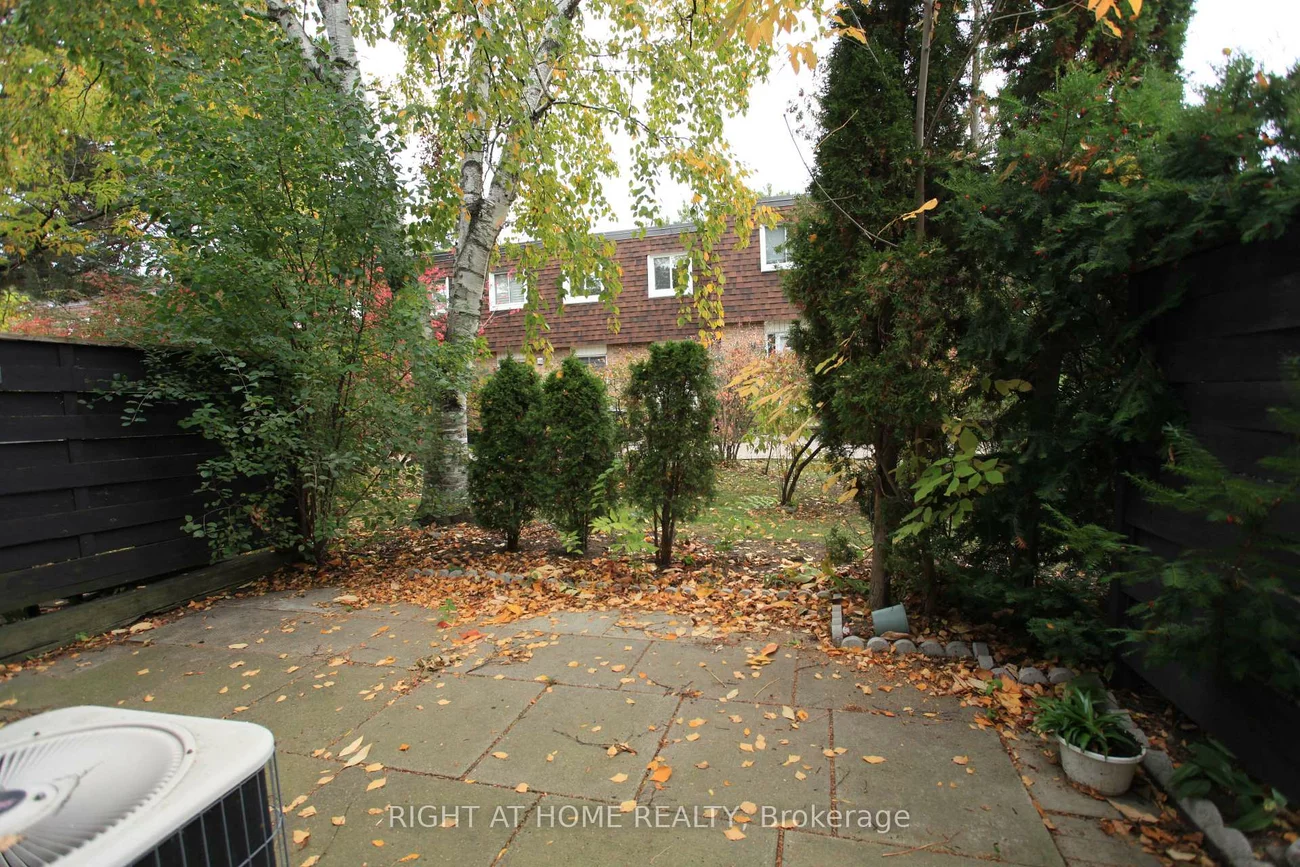 38, THE CARRIAGE, Royal Orchard, Markham