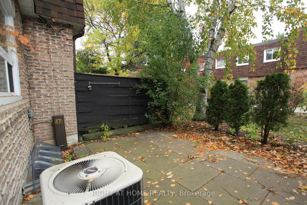 38, THE CARRIAGE, Royal Orchard, Markham