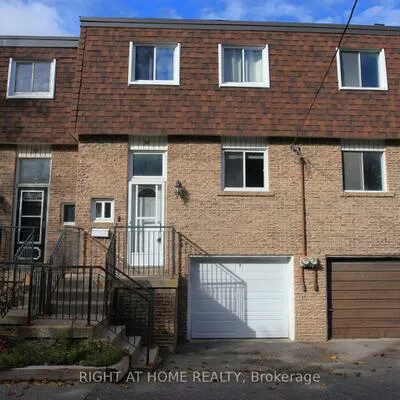 38, THE CARRIAGE, Royal Orchard, Markham