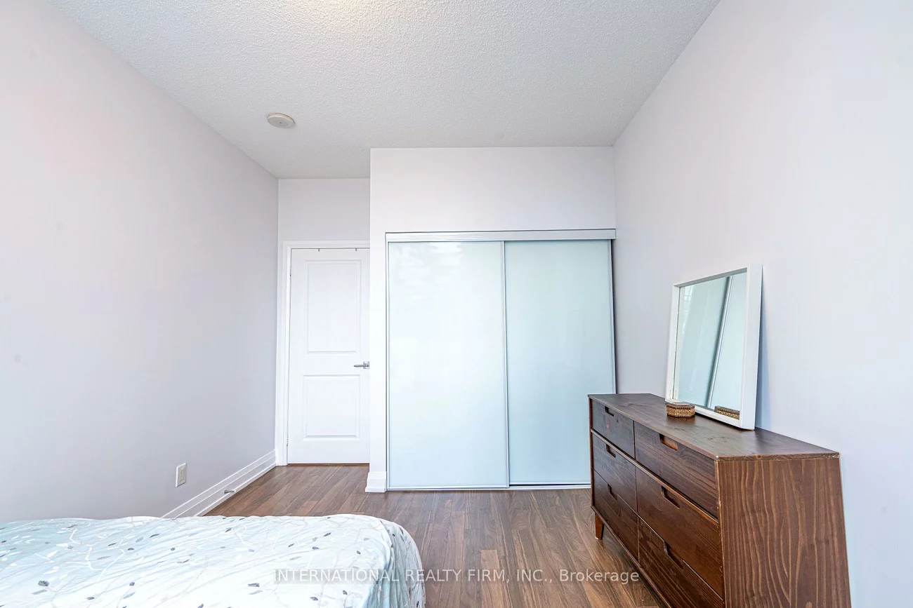 7165, Yonge, Thornhill, Markham