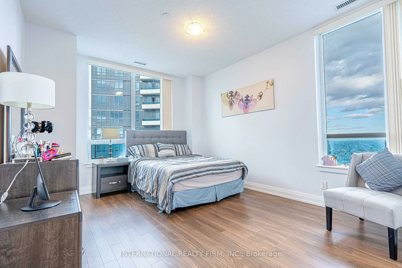 7165, Yonge, Thornhill, Markham