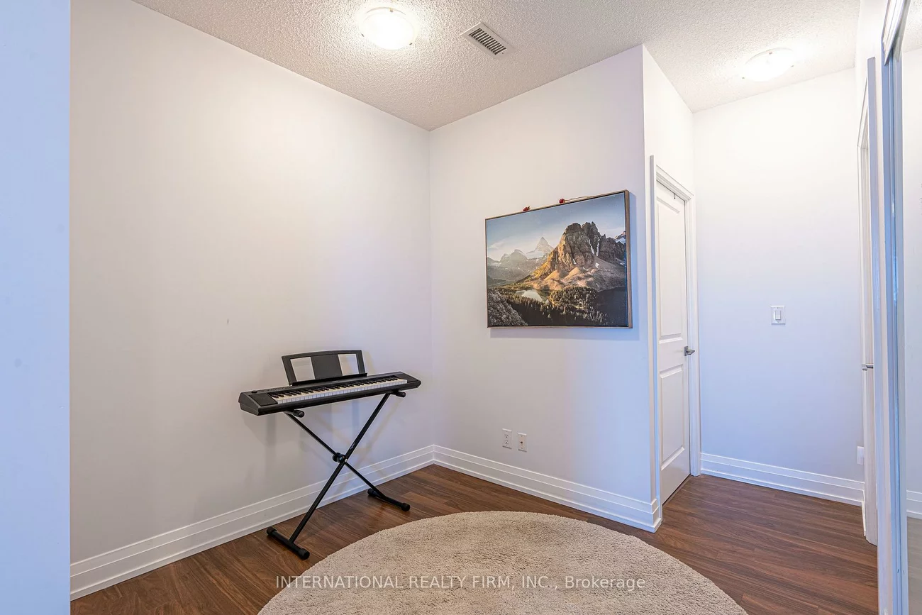 7165, Yonge, Thornhill, Markham