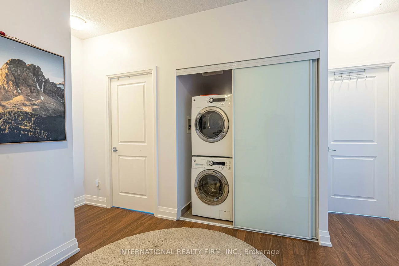 7165, Yonge, Thornhill, Markham