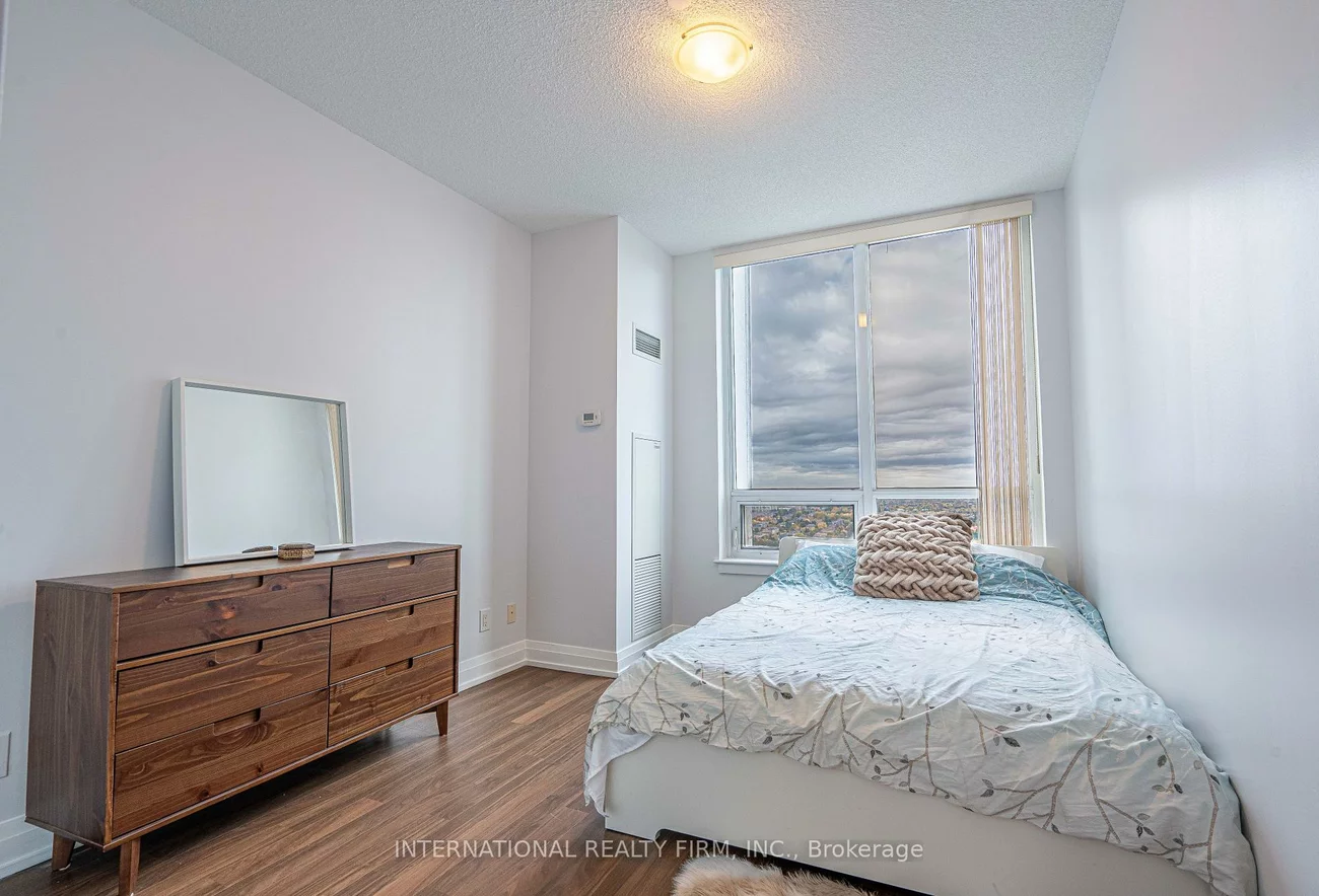 7165, Yonge, Thornhill, Markham