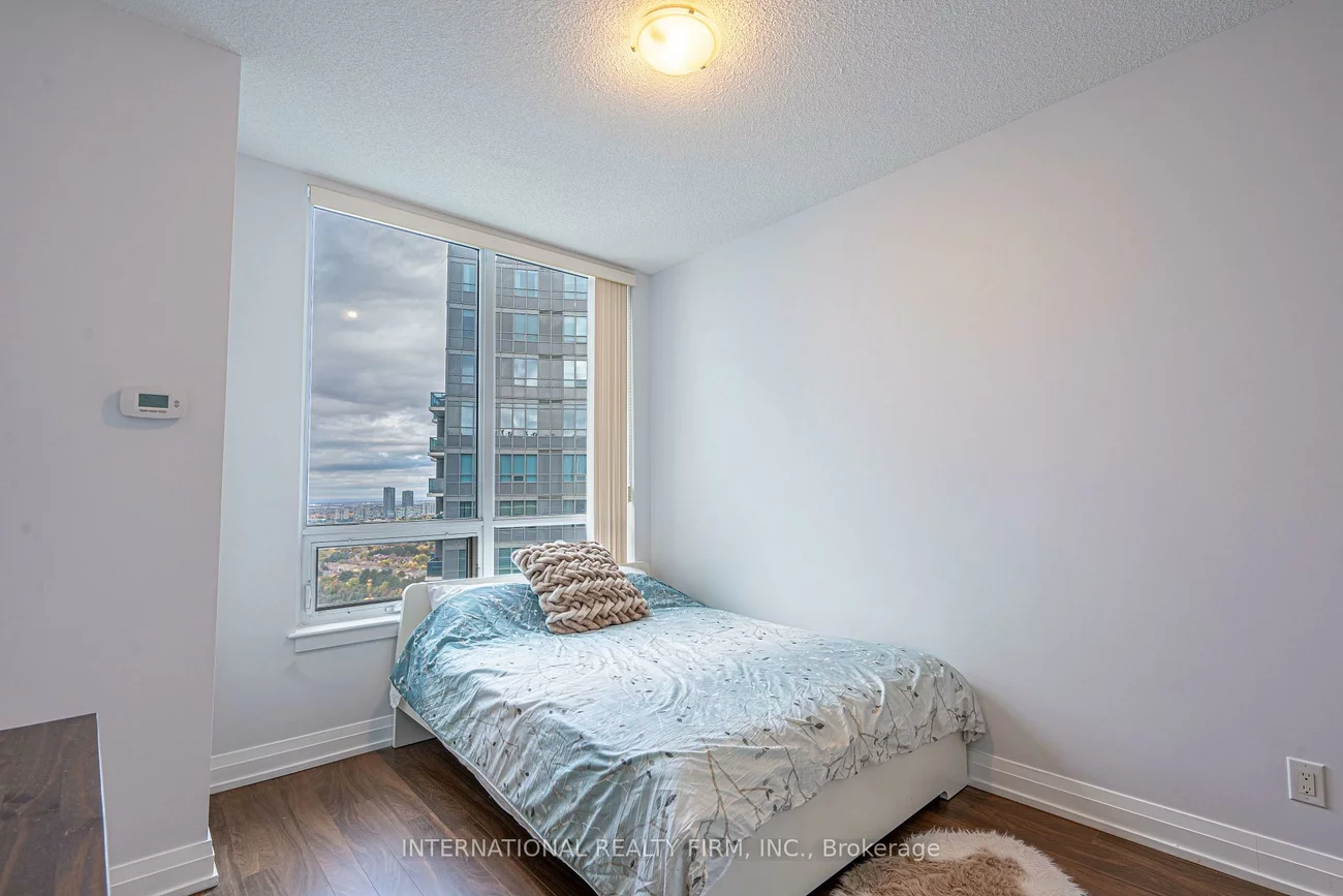 7165, Yonge, Thornhill, Markham