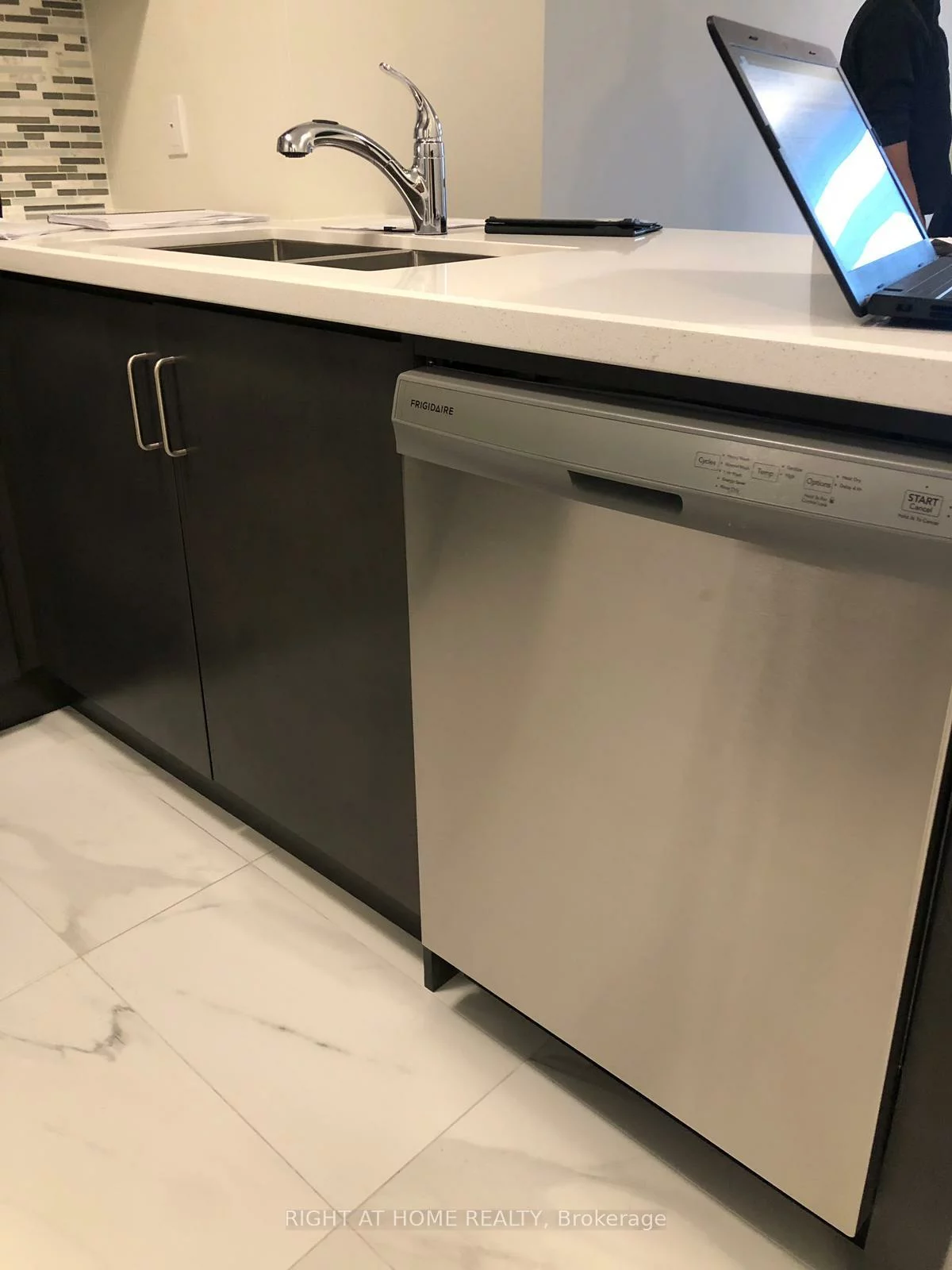 39, New Delhi, Cedarwood, Markham