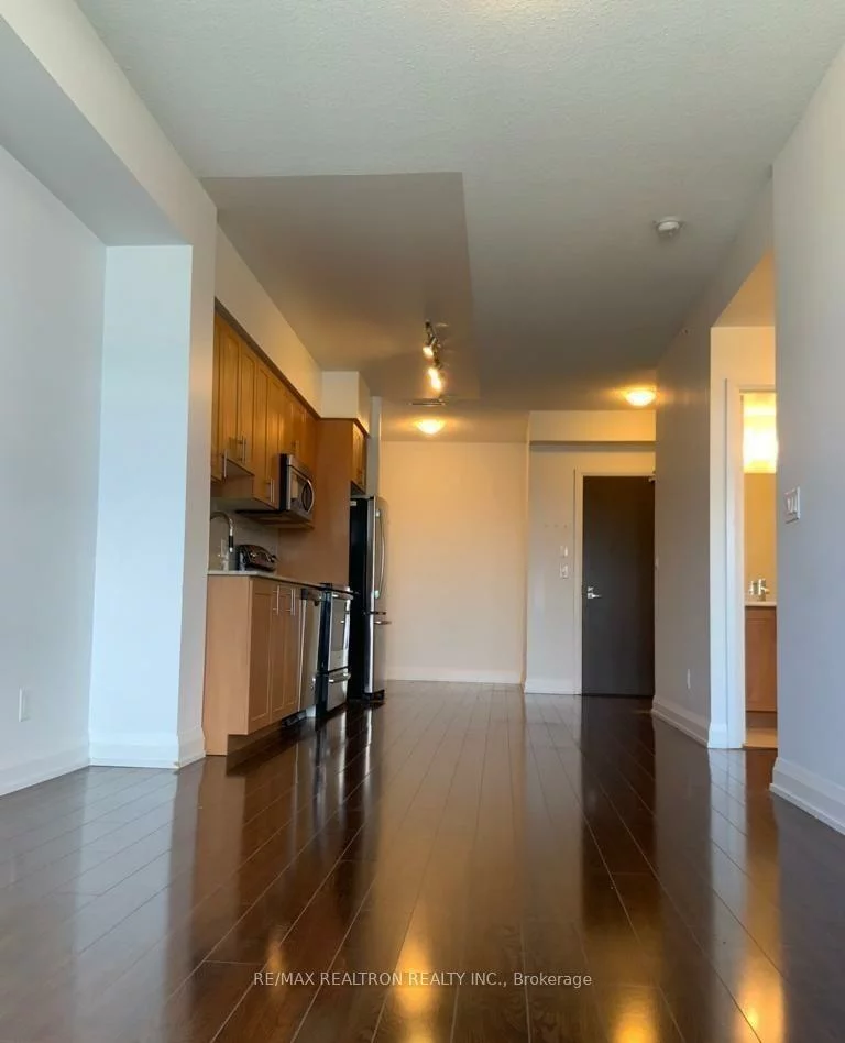 7161, Yonge, Grandview, Markham