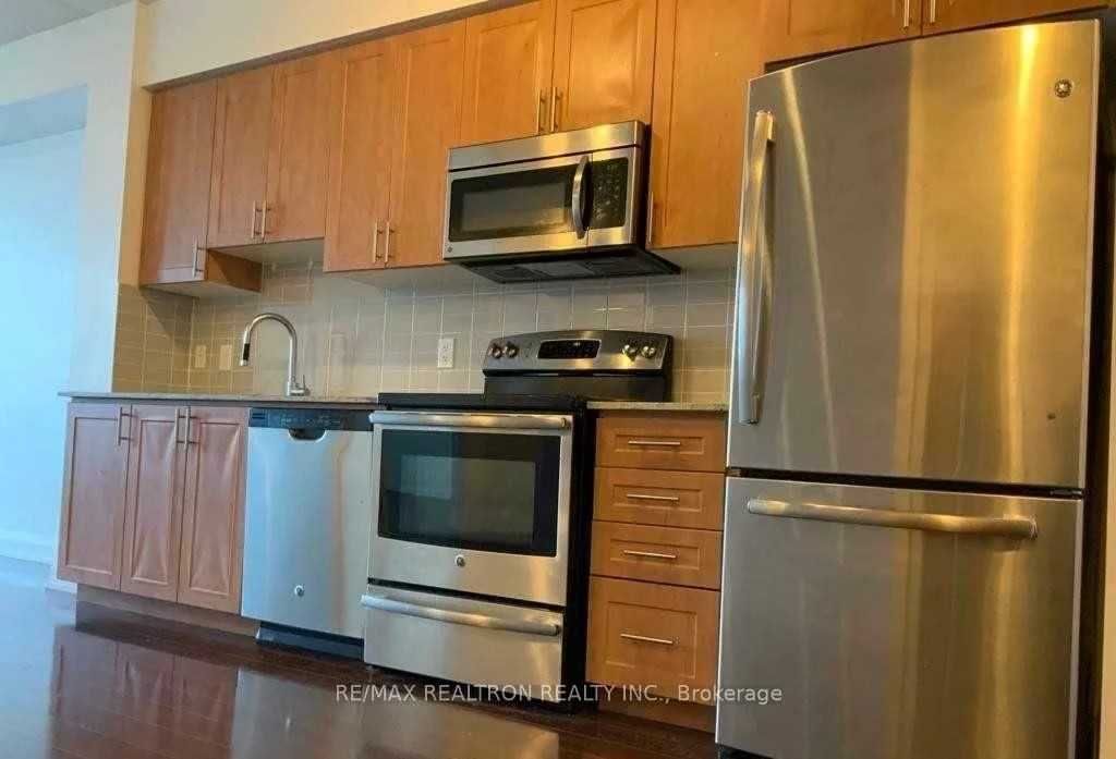 7161, Yonge, Grandview, Markham