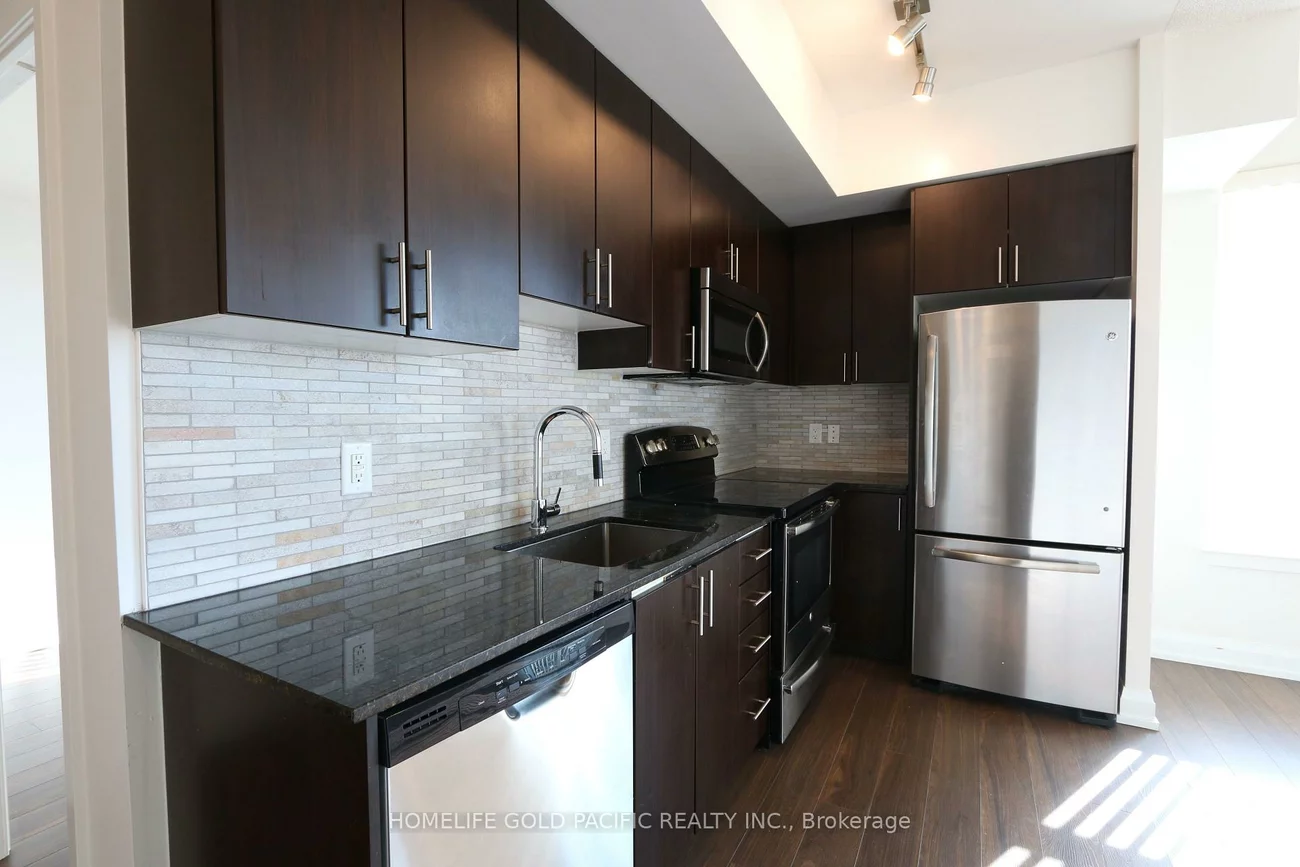 7161, Yonge, Grandview, Markham