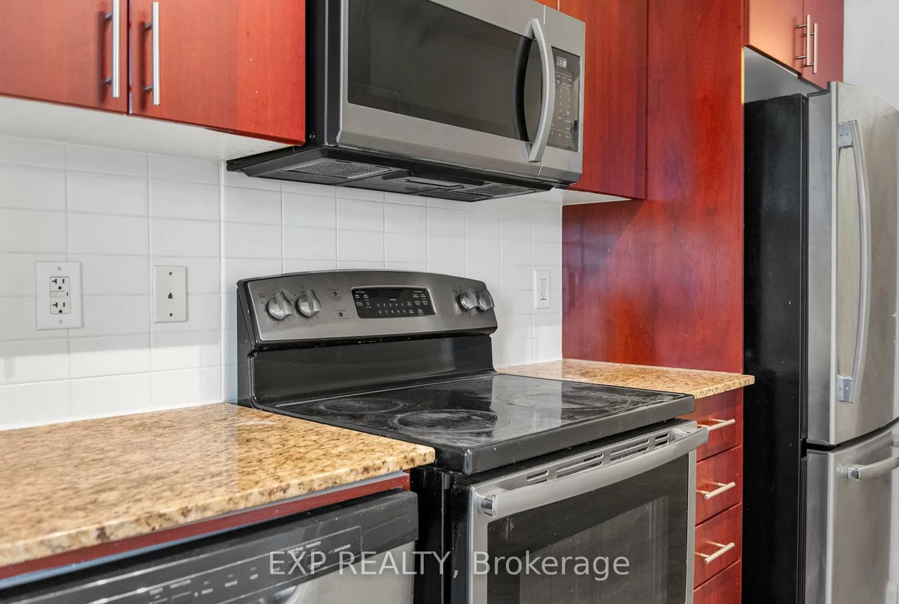 7167, Yonge, Grandview, Markham