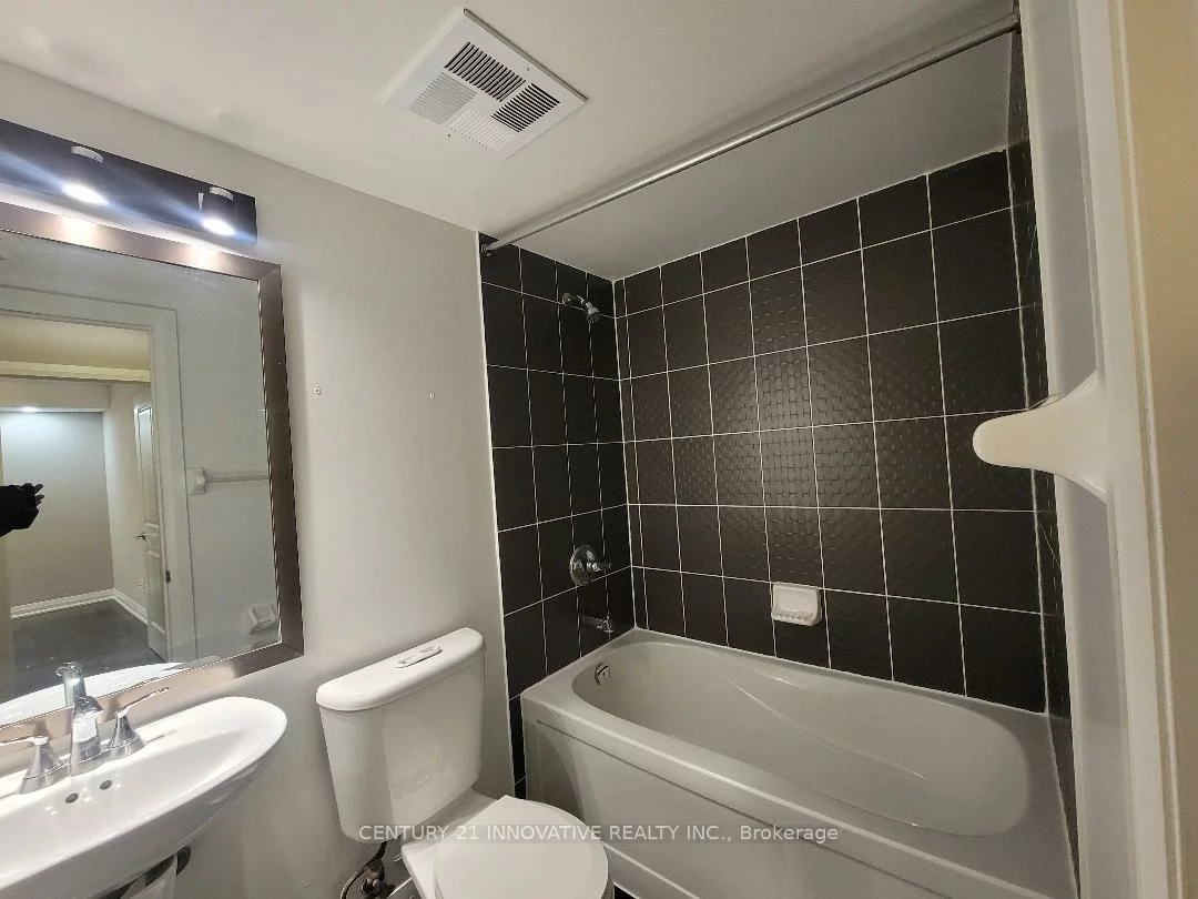 320, John, Aileen-Willowbrook, Markham