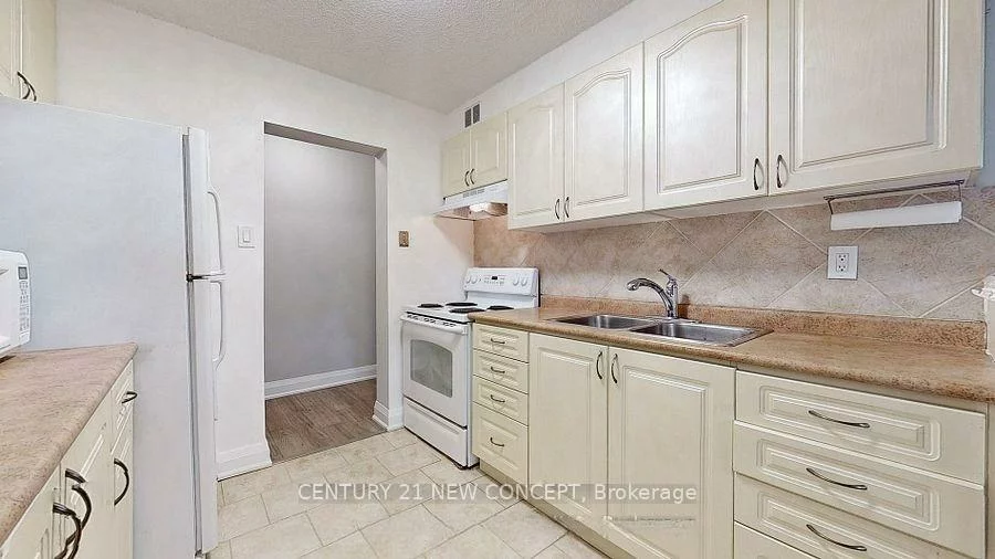 7451, Yonge, Thornhill, Markham