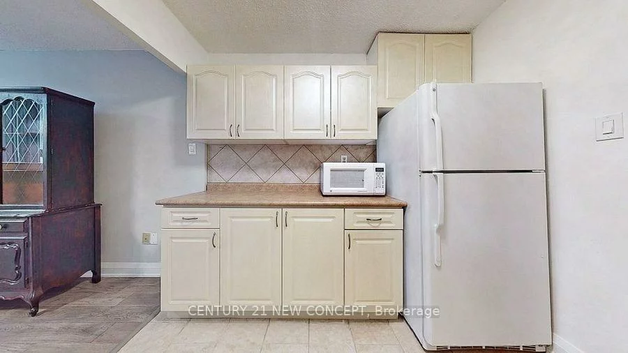 7451, Yonge, Thornhill, Markham