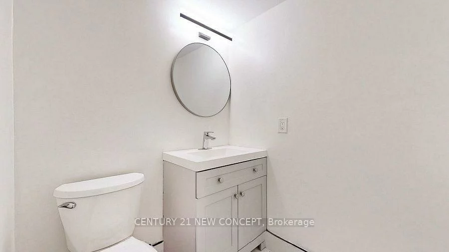 7451, Yonge, Thornhill, Markham