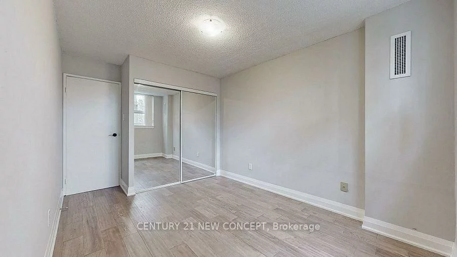 7451, Yonge, Thornhill, Markham