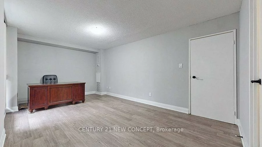 7451, Yonge, Thornhill, Markham