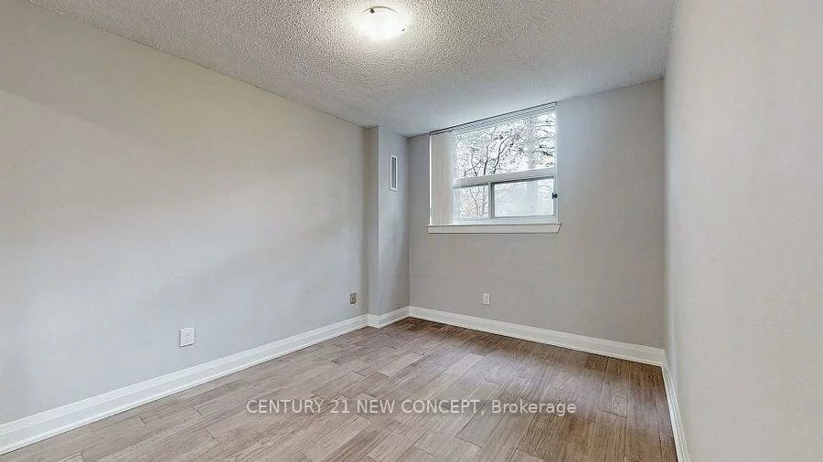 7451, Yonge, Thornhill, Markham