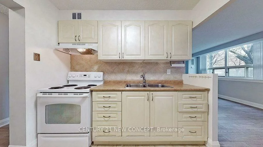 7451, Yonge, Thornhill, Markham