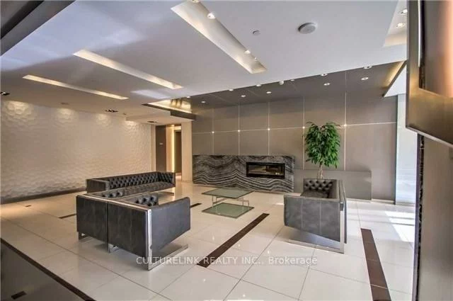 7165, Yonge, Thornhill, Markham