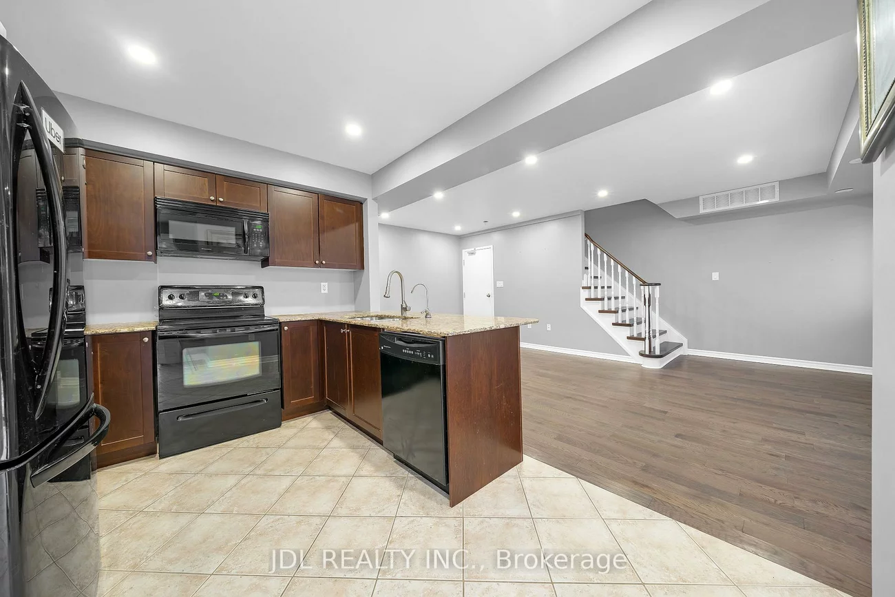 2081, Bur Oak, Greensborough, Markham