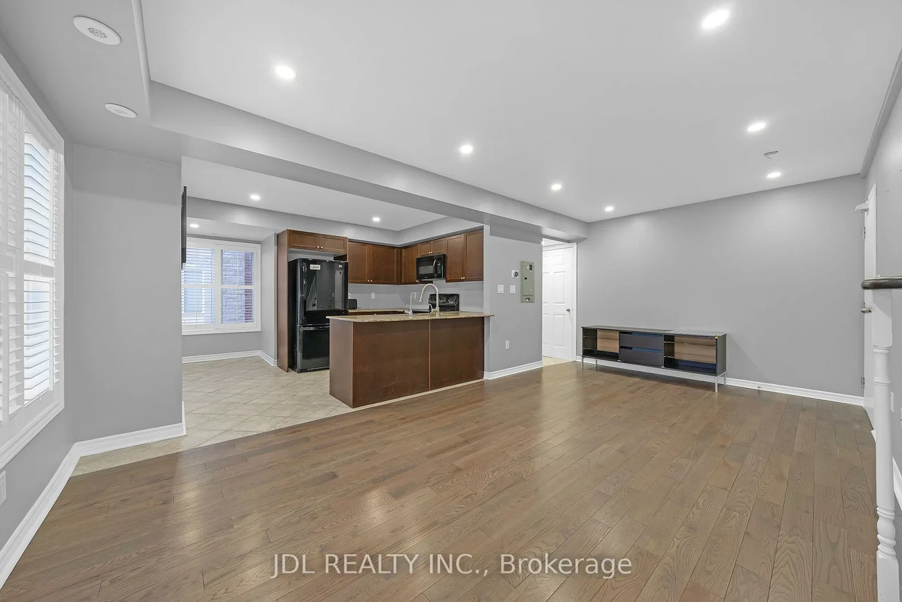 2081, Bur Oak, Greensborough, Markham