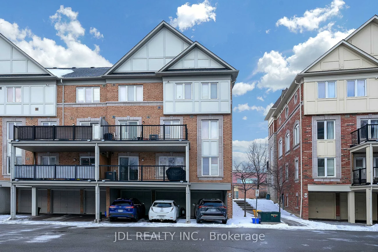 2081, Bur Oak, Greensborough, Markham