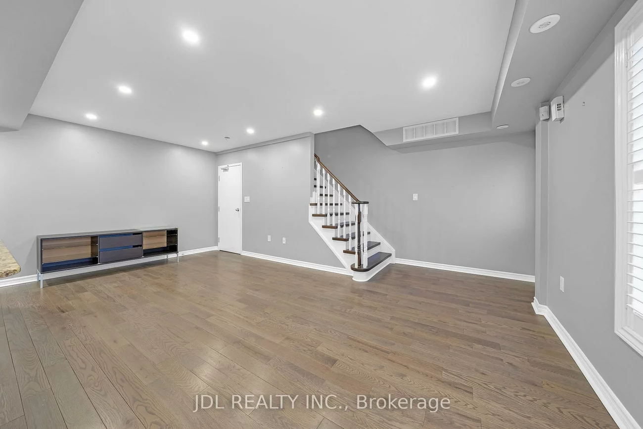 2081, Bur Oak, Greensborough, Markham