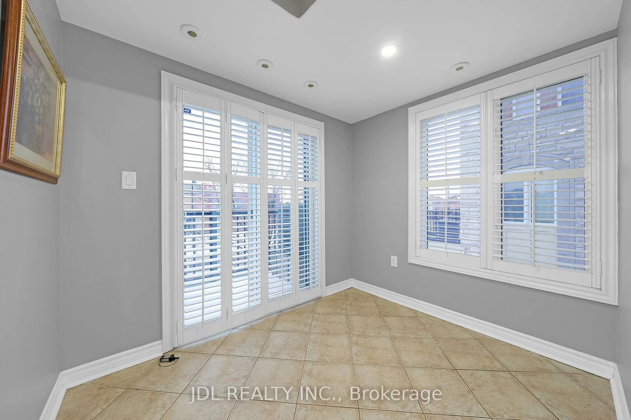 2081, Bur Oak, Greensborough, Markham