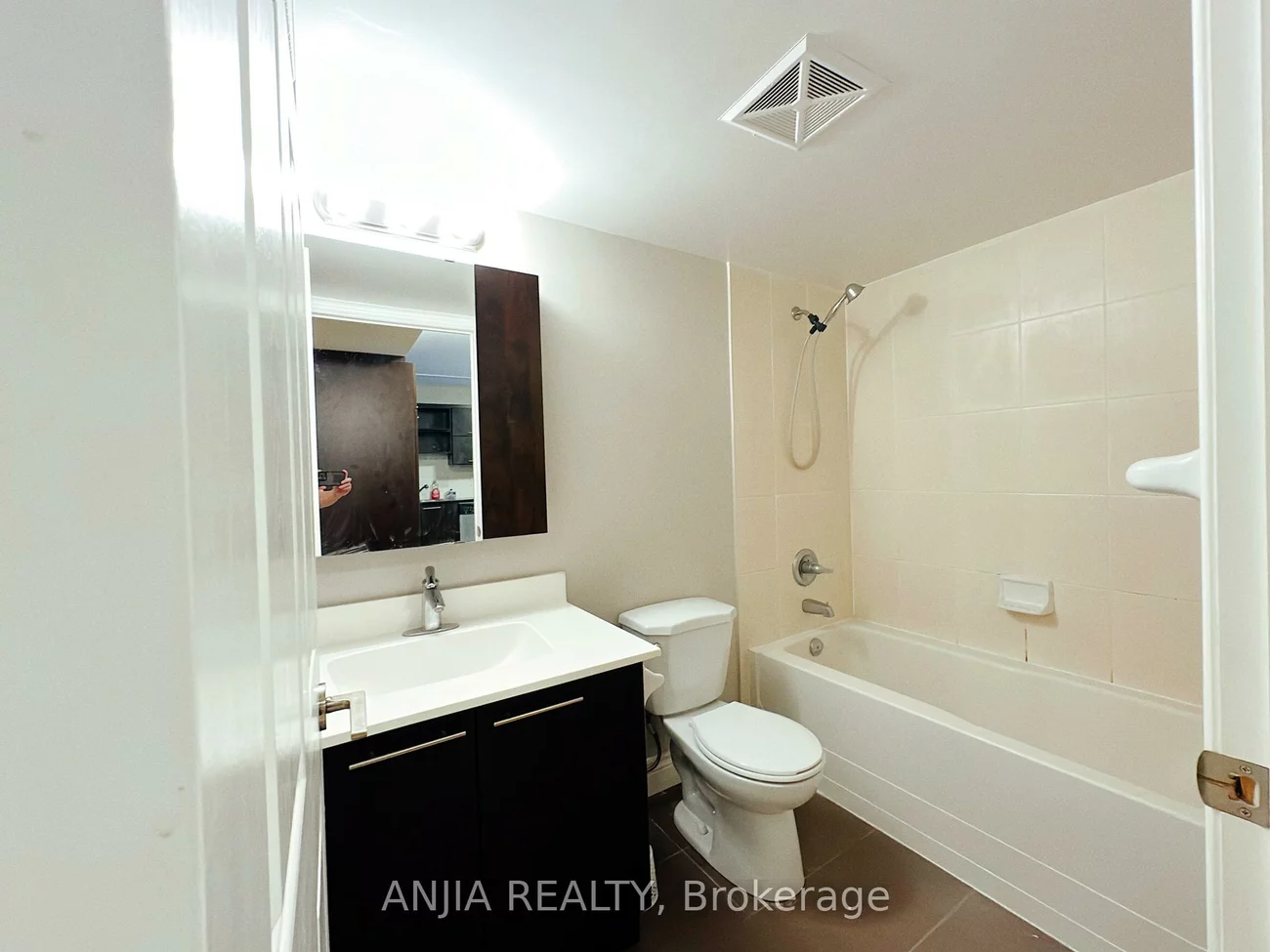 39, Galleria, Commerce Valley, Markham