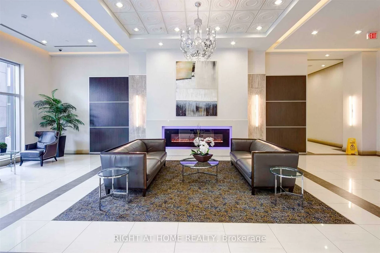 7165, Yonge, Thornhill, Markham
