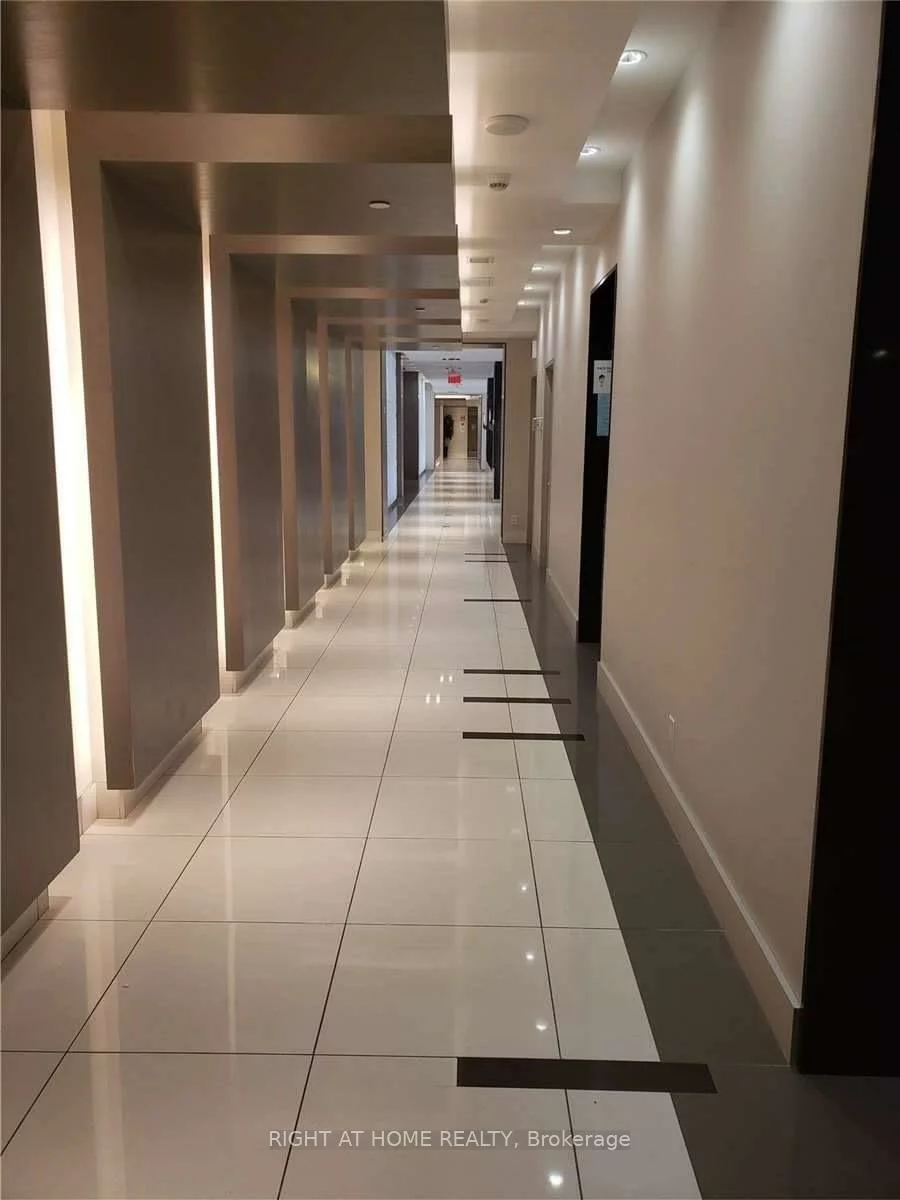 7165, Yonge, Thornhill, Markham