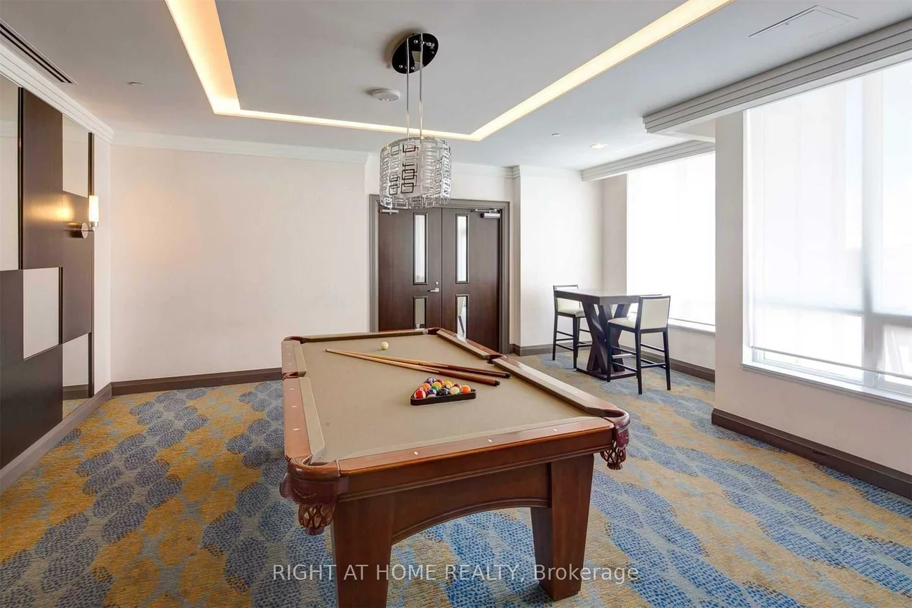 7165, Yonge, Thornhill, Markham