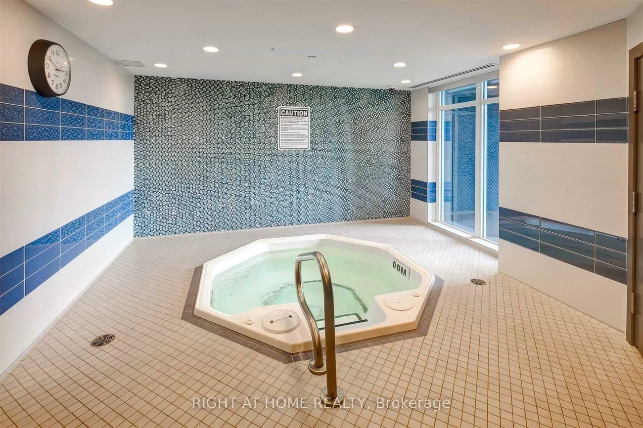 7165, Yonge, Thornhill, Markham