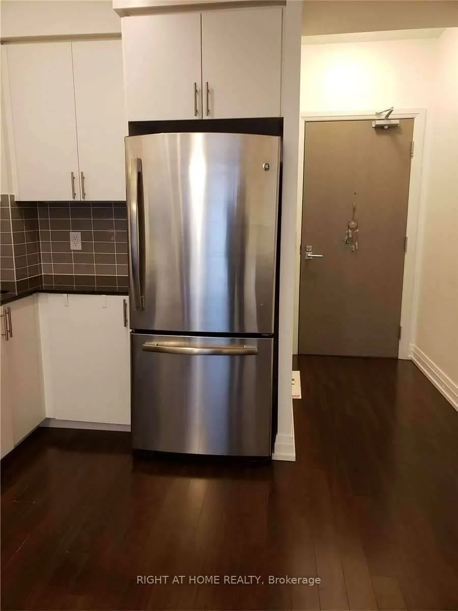 7165, Yonge, Thornhill, Markham