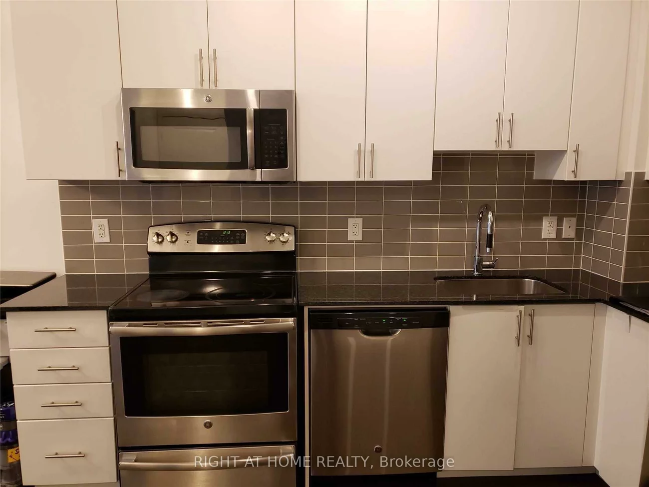 7165, Yonge, Thornhill, Markham