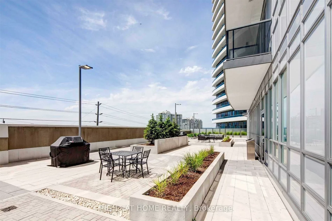 7165, Yonge, Thornhill, Markham