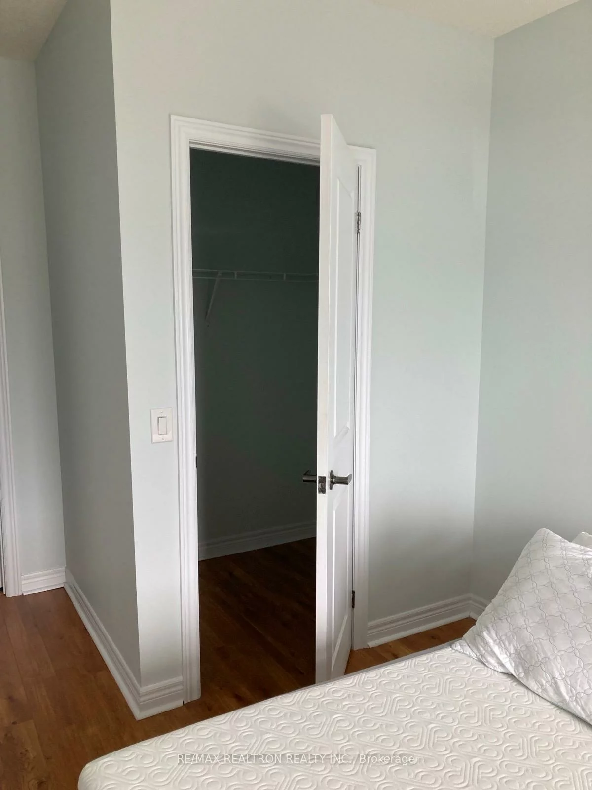 7325, Markham, Cedarwood, Markham