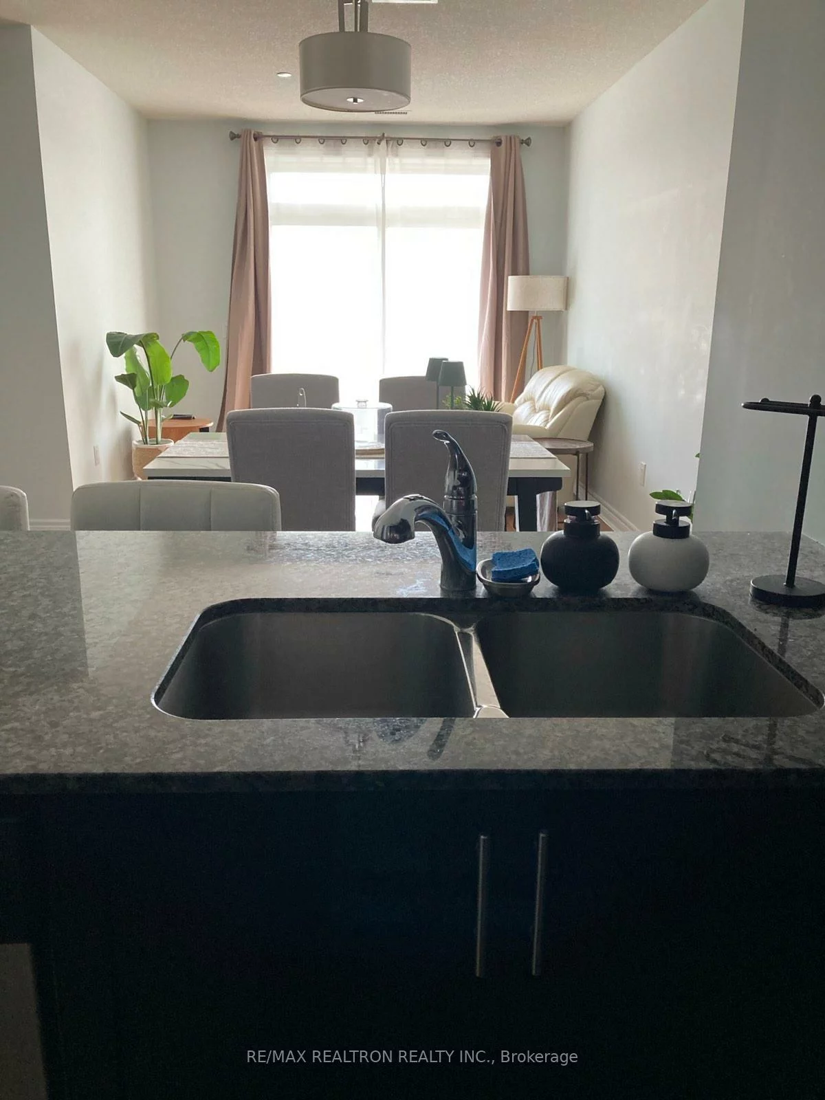 7325, Markham, Cedarwood, Markham