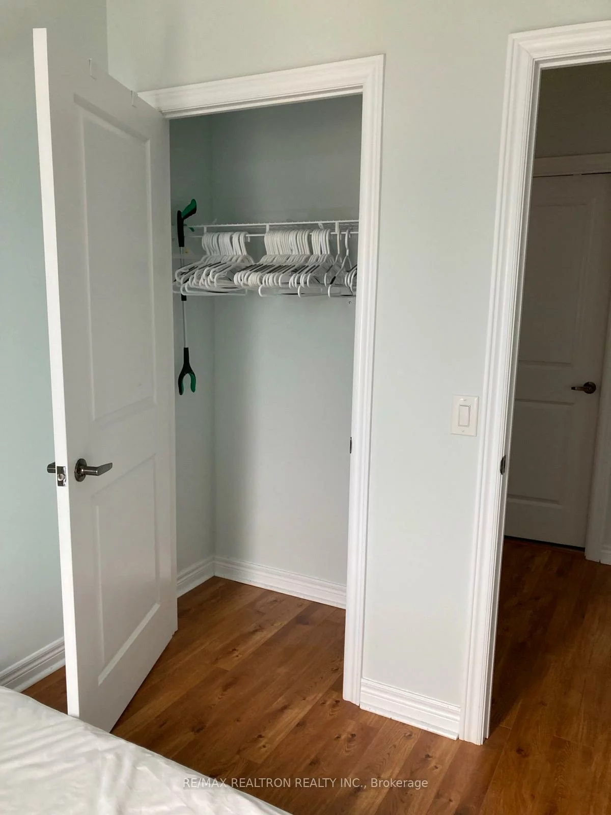 7325, Markham, Cedarwood, Markham